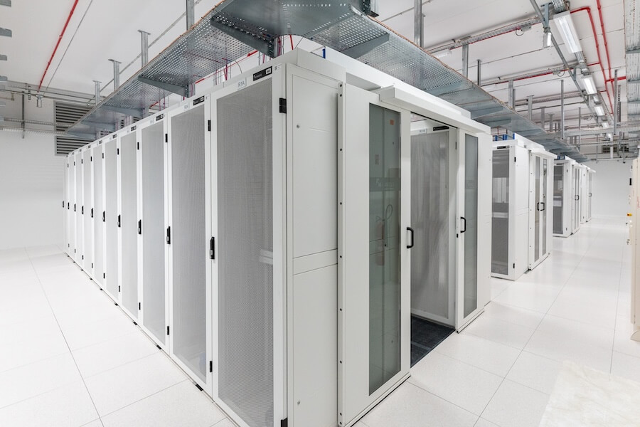 Architecture et exploitation des datacenters : principes techniques et enjeux de marché